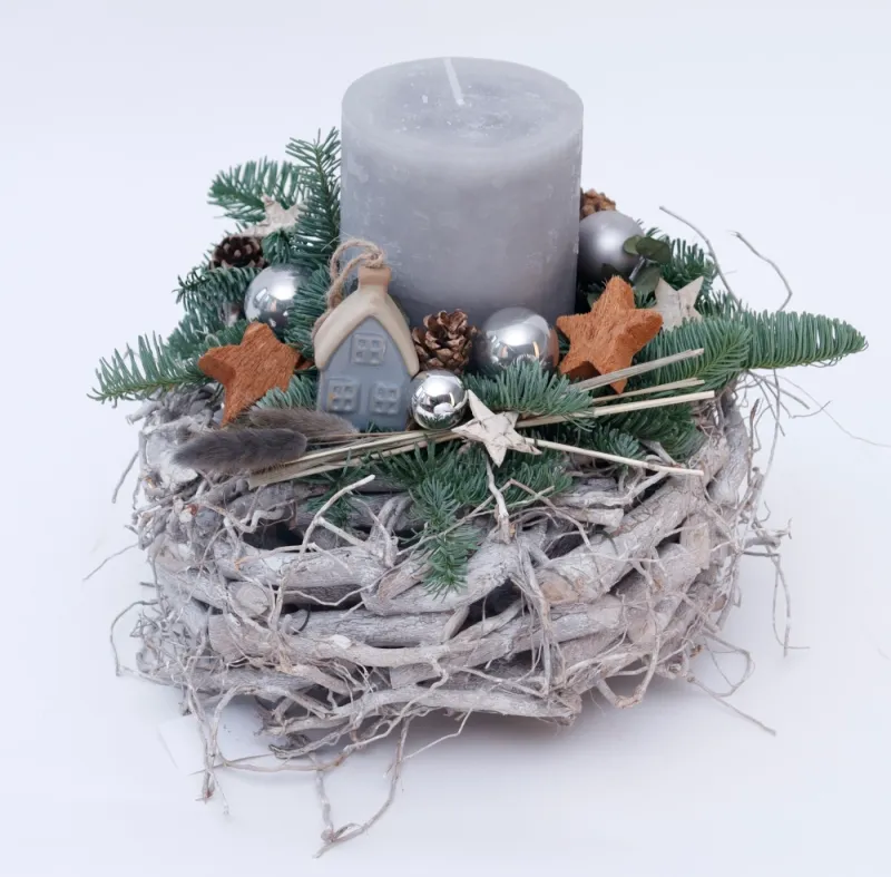 Adventsgesteck im Pflanzkorb, ca. Ø25 cm, grau - Gallerie Bild 1